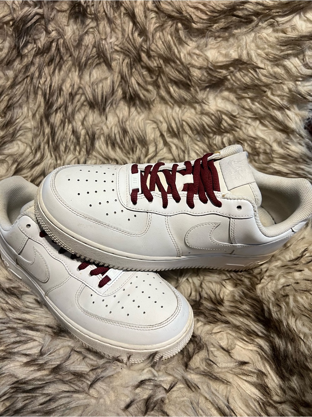 Nike AIR FORCE 1 Men’s White Low-Top Sneakers with Burgundy Laces Sz 9